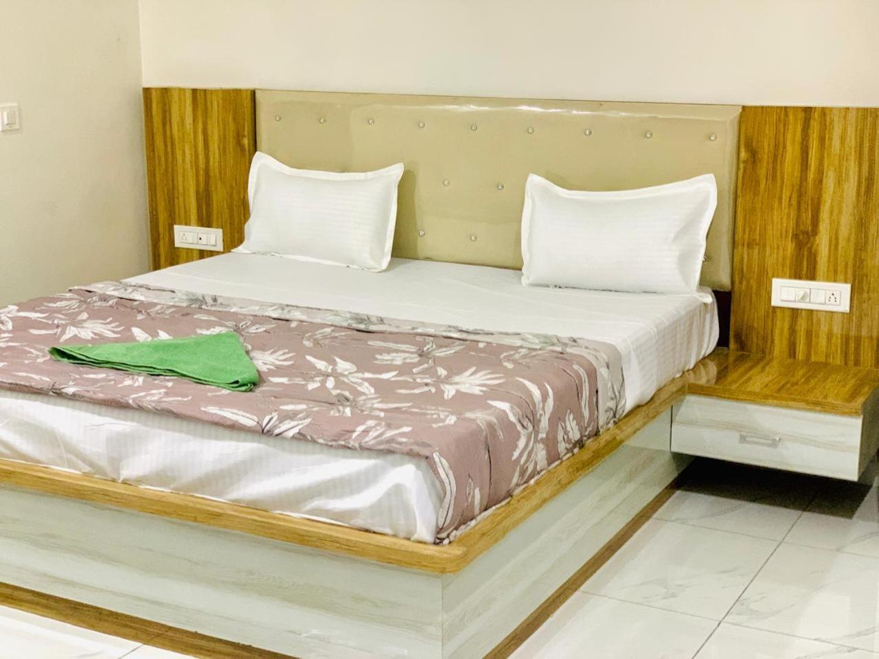 Hotel The Silver Tulip Ludhiana Exterior foto